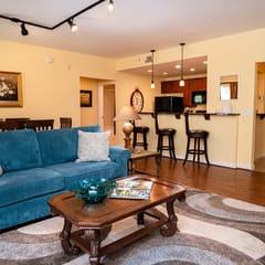 1-BR private courtyard- close to entrance & pool/hot tub- near beaches