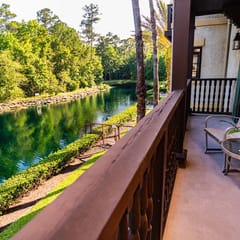 5201 luxury condo-balcony w/ close up water views-sleeps 6-pool/hot tub