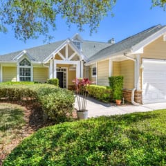 Luxury-4/4 w/ BBQ-pool-hot tub - close to beaches & historic district