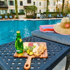 1BR King bed-private balcony-luxury-laundry in unit-pool-hot tub-fitness ctr