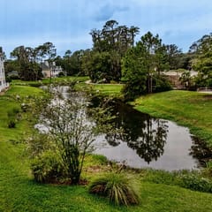 Penthouse retreat-golf course view-pool & hot tub-near beach