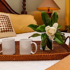 Studio w/ water view -balcony - pool & hot tub - near beach!