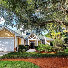 Waterfront-screened lanai-BBQ - sleeps 7 - community pool & hot tub!