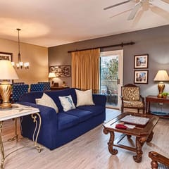 6204-2 balcony-no carpet-full kitchen-W/D-cable-community pool-hot tub