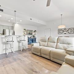 King beds -2 balconies-sleeper sofa-W/D-community pool & hot tub!