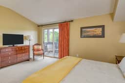 6304-1 Private balcony-King bed-full kitchen-W/D-community pool & hot tub - Image 2