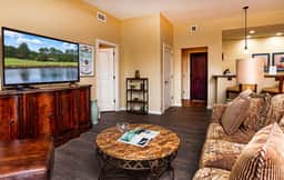 2BR- King- Pool/hot tub- 2-balconies- sleeps 6- near historic district - Image 2