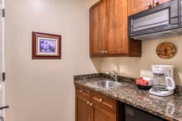 King Suite w/ private balcony - kitchenette - community pool & hot tub - Image 4