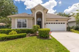 Private home-Large screened lanai-BBQ- sleeps 8-easy walk to pool! - Image 2