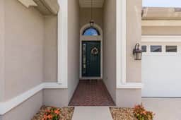 Private home-Large screened lanai-BBQ- sleeps 8-easy walk to pool! - Image 3