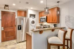 Studio with walk-in shower and washer-dryer - Image 4
