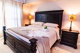 5208-L King Suite-kitchenette w/full size fridge-pool courtyard views-hot tub - Image 2