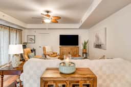 3-BR w/ private fenced patio and lagoon view- community pool & hot tub - Image 2