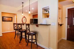 2-BR large private fenced courtyard-close to entrance & pool / hot tub - Image 5