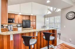 Luxury-4/4 w/ BBQ-pool-hot tub - close to beaches & historic district - Image 4