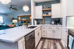 1BR King bed-private balcony-luxury-laundry in unit-pool-hot tub-fitness ctr - Image 3