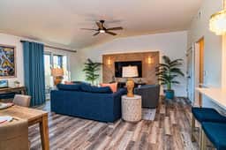1BR King bed-private balcony-luxury-laundry in unit-pool-hot tub-fitness ctr - Image 2