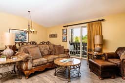 King bed - private balcony - pool & hot tub - sleeps 4 - top floor unit - Image 3