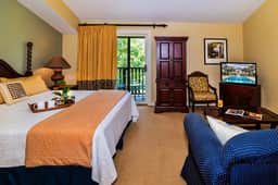 Studio w/ water view -balcony - pool & hot tub - near beach! - Image 3