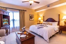 6107-L King Suite-1st floor-close to entrance-preserve view-comm pool-hot tub - Image 2
