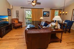 1BR pool courtyard view-private balcony-hot tub-no carpet! - Image 3