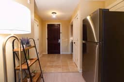 King Suite w/ kitchenette & full size fridge -55 in TV cable -pool & hot tub! - Image 5