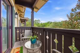 Private balcony-King bed-full kitchen-W/D-community pool & hot tub - Image 5