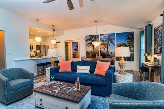 1BR King bed-private balcony-luxury-laundry in unit-pool-hot tub-fitness ctr - Image 1