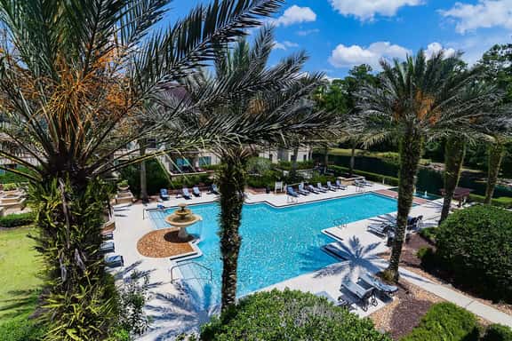 1BR pool courtyard view-private balcony-hot tub-no carpet! - Image 1