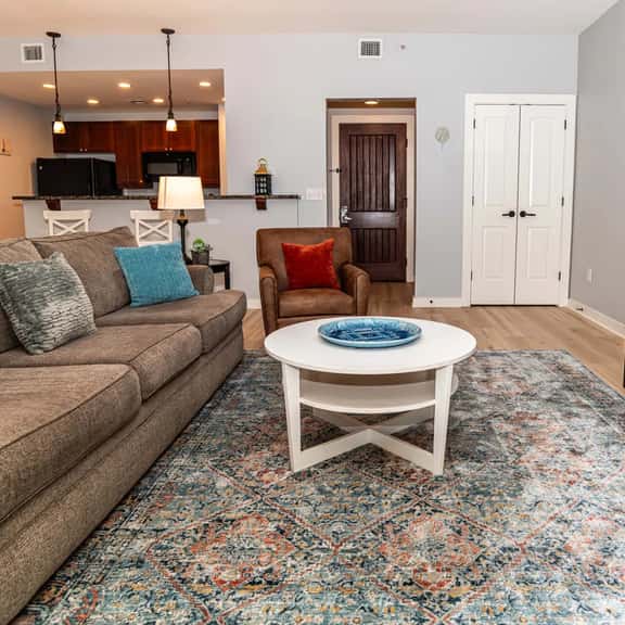 Luxury 1BR-ground floor unit-pool-hot tub-on site spa-fenced gated patio - Image 1