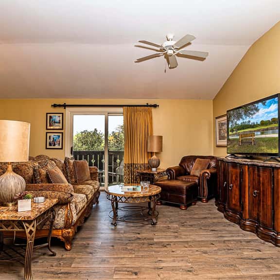 2BR- King- Pool/hot tub- 2-balconies- sleeps 6- near historic district - Image 1