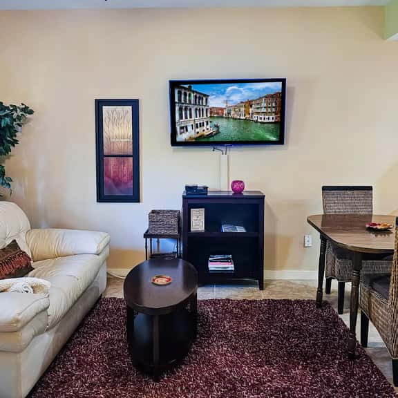 Studio with preserve views-large balcony-kitchen-community pool & hot tub - Image 1