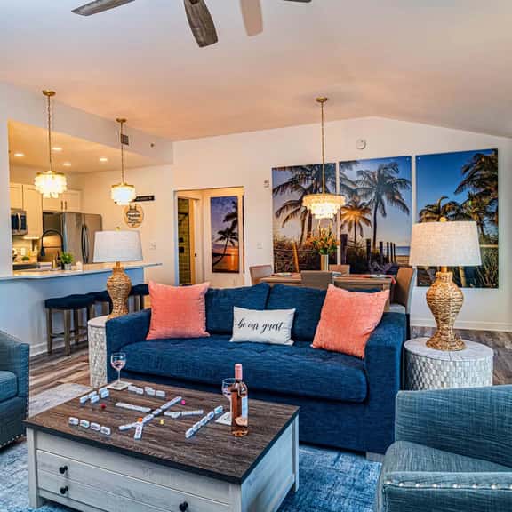 1BR King bed-private balcony-luxury-laundry in unit-pool-hot tub-fitness ctr - Image 1