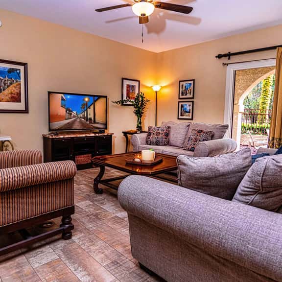 6107-2 ground floor -fenced lanai courtyard -community pool/hot tub - Image 1