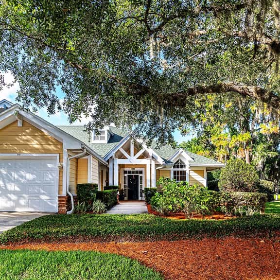 Waterfront-screened lanai-BBQ - sleeps 7 - community pool & hot tub! - Image 1