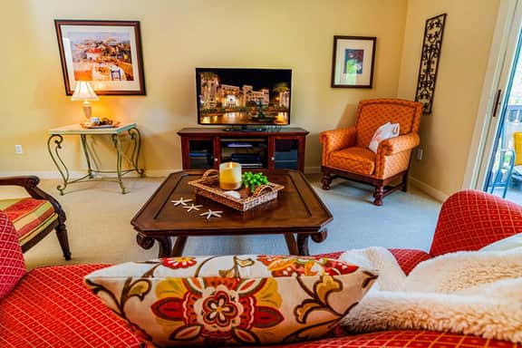 1BR Pool-Hot Tub - Sleeps 4 - long or short stays ok - private balcony - Image 2