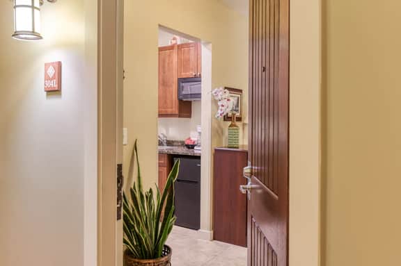 King Suite w/ private balcony - kitchenette - community pool & hot tub - Image 2