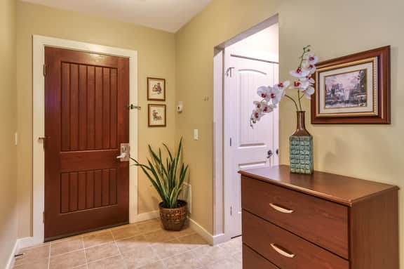 King Suite w/ private balcony - kitchenette - community pool & hot tub - Image 3