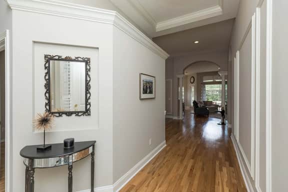 Private home-Large screened lanai-BBQ- sleeps 8-easy walk to pool! - Image 4