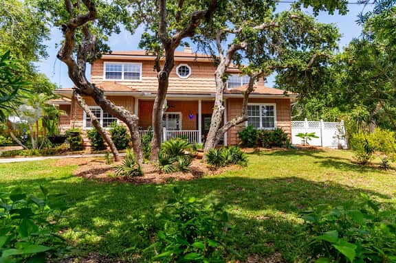 Salt water pool - jacuzzi - BBQ - walk to beach - large screened lanai - Image 2