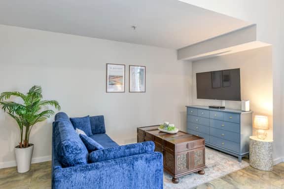 Studio with walk-in shower and washer-dryer - Image 2