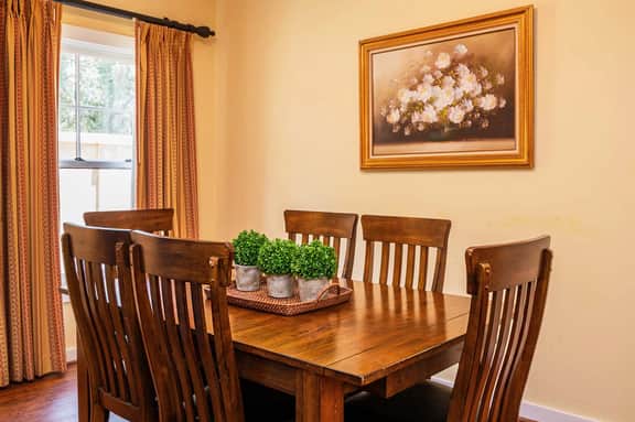 2-BR large private fenced courtyard-close to entrance & pool / hot tub - Image 4
