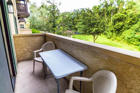 Studio with preserve views-large balcony-kitchen-community pool & hot tub - Image 4