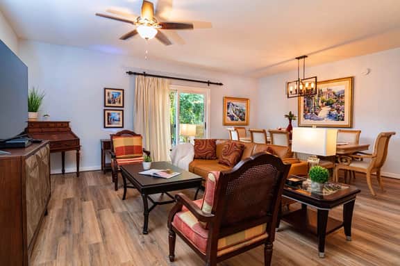 1BR - fountain view-balcony-65 in TV-wood floors-heated pool-hot tub! - Image 5