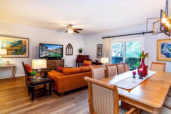 1BR - fountain view-balcony-65 in TV-wood floors-heated pool-hot tub! - Image 2