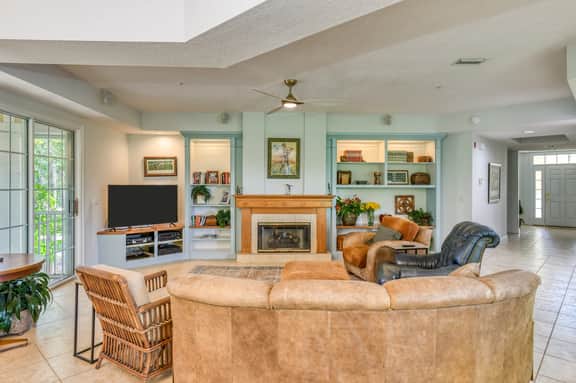Penthouse Suite w/ golf & water views-pool & hot tub - Image 2