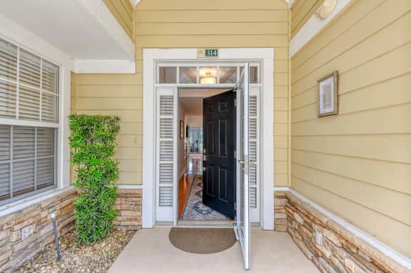 Waterfront-screened lanai-BBQ - sleeps 7 - community pool & hot tub! - Image 2