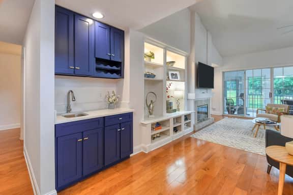 Waterfront-screened lanai-BBQ - sleeps 7 - community pool & hot tub! - Image 5