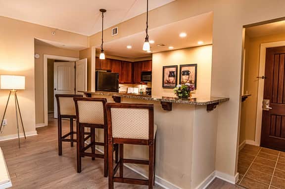 6204-1 balcony-no carpet-full kitchen-W/D-cable-community pool & hot tub - Image 5