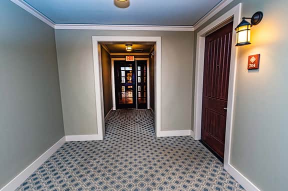 6204-2 balcony-no carpet-full kitchen-W/D-cable-community pool-hot tub - Image 4